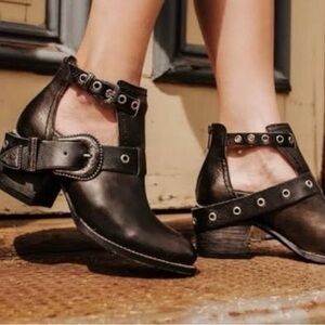 Freebird Carsen Black Distressed Leather Ankle Booties